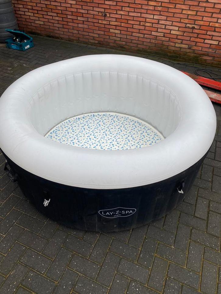 M-Spa opblaasbare jacuzzi comeet en goed werkend, Tuin en Terras, Bubbelbaden en Hottubs, Gebruikt, Opblaasbaar, Pomp, Ophalen