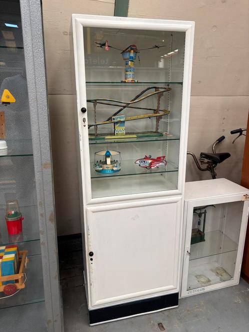 Vintage Oostwoud vitrinekast, Huis en Inrichting, Kasten | Vitrinekasten, Gebruikt, 150 tot 200 cm, 50 tot 100 cm, 25 tot 50 cm