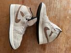 Unieke schoen:  Air Jordan 1 mid SE Brown elephant maat 41, Ophalen of Verzenden, Jordan, Sneakers of Gympen, Zo goed als nieuw