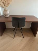 Gratis - walnoot bureau en stoel zsm ophalen, Huis en Inrichting, Bureaus, Ophalen, Zo goed als nieuw
