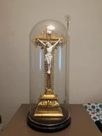 Christus aan kruis in glazen stolp - 50 cm, Antiek en Kunst, Antiek | Religie, Ophalen