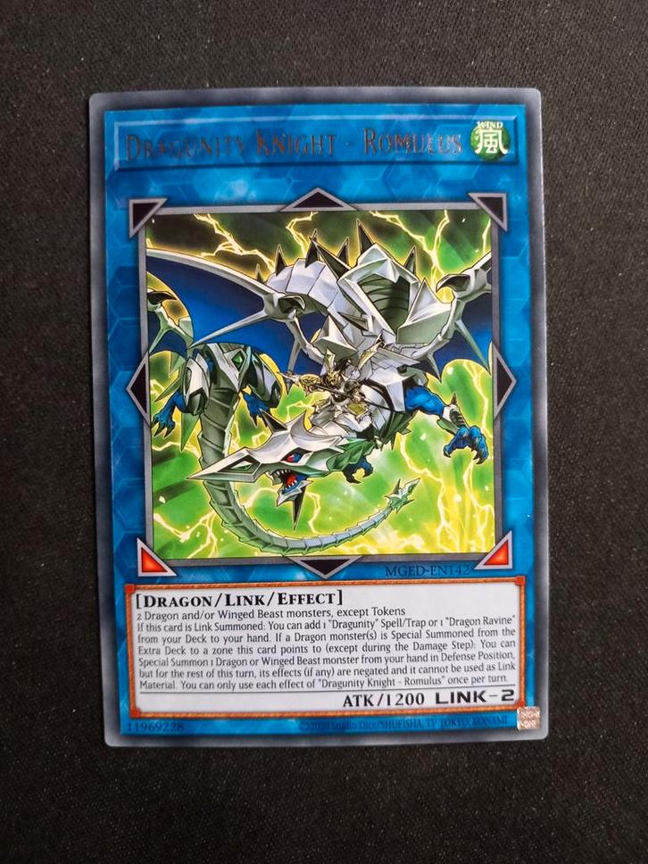 Maximum Gold: El Dorado Dragunity Knight Romulus 142 NM, Hobby en Vrije tijd, Verzamelkaartspellen | Yu-gi-Oh!, Zo goed als nieuw