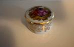 Porseleinen Limoges Pillendoosje met Romantisch Tafereel, Ophalen of Verzenden