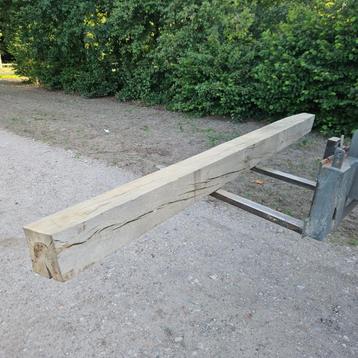 Eiken balk 20 x 20 x 370 cm. Droog iets gedraaid gebint beschikbaar voor biedingen