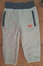 Grijze Adidas joggingbroek maat 80 NIEUW (0300), Kinderen en Baby's, Babykleding | Maat 80, Adidas, Broekje, Nieuw, Ophalen of Verzenden