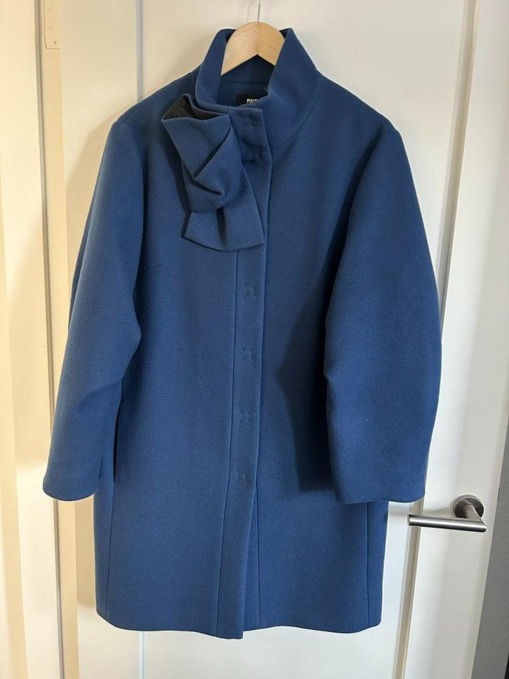 Paule Ka wollen jas mantel maat F40 NL38 blauw strikdetail, Kleding | Dames, Jassen | Winter, Nieuw, Maat 38/40 (M), Blauw, Verzenden