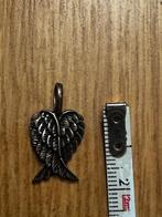 Echt zilveren hangertje 2 vleugels die hartje vormen 1,5 cm, Nieuw, Ophalen of Verzenden, Hart, Zilver