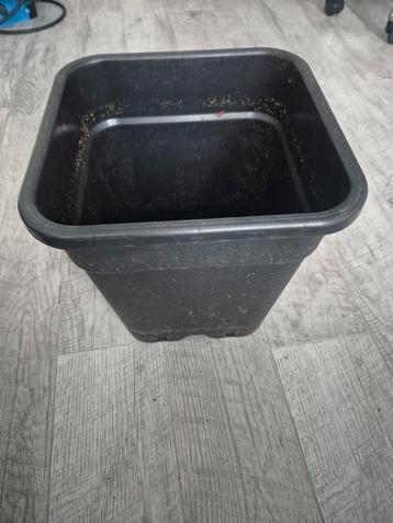 95 x 18 liter plantenpotten  beschikbaar voor biedingen
