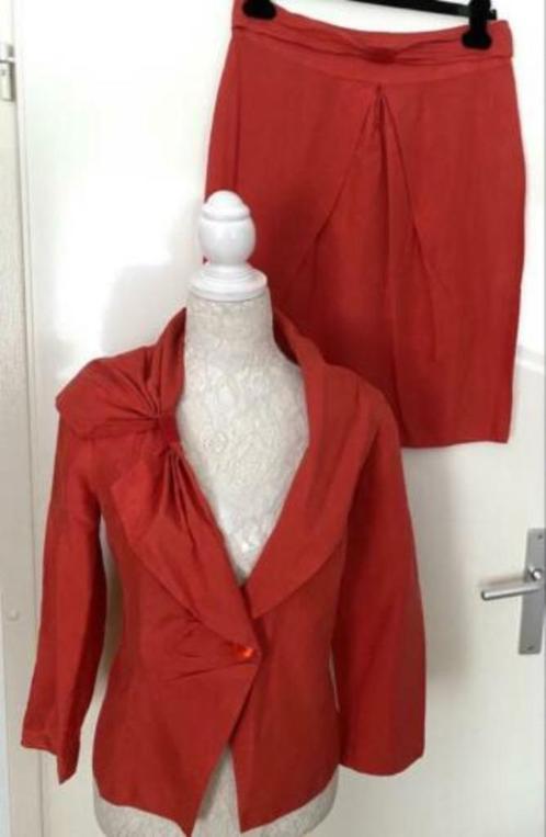 Renato Nucci jasje met bijp. Rok maat 38 van zijde [DM][v], Kleding | Dames, Jasjes, Kostuums en Pakken, Zo goed als nieuw, Jasje
