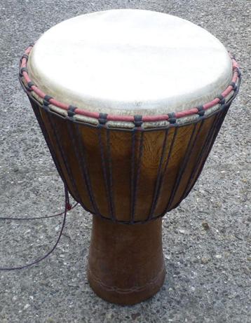 Djembe 14 inch, authentiek model beschikbaar voor biedingen