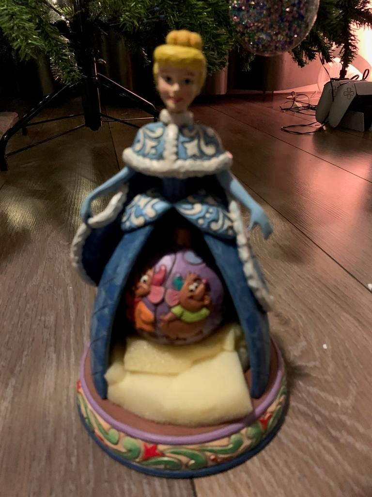 Disney Traditions - Tidings of Friendship (RETIRED), Ophalen of Verzenden, Assepoester of Belle, Zo goed als nieuw, Beeldje of Figuurtje