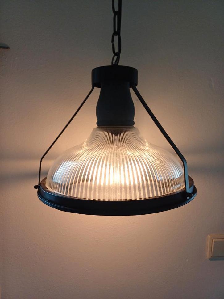 Industriele hanglamp met glazen kap., Huis en Inrichting, Lampen | Wandlampen, Nieuw, Ophalen of Verzenden