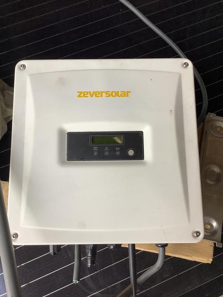 Zonnepanelen 12stuks + omvormer, Doe-het-zelf en Verbouw, Dakpannen en Dakbedekking, Gebruikt, Overige typen, Overige materialen