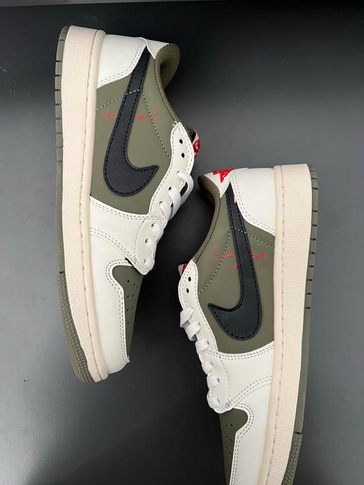 Travis Scott Dunk Low Medium Olive, Kleding | Heren, Schoenen, Nieuw, Sneakers of Gympen, Overige kleuren, Ophalen of Verzenden