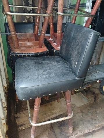 Barkrukken van leer beschikbaar voor biedingen