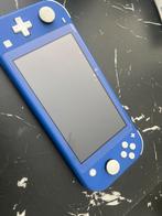 Nintendo Switch Lite Blauw Gebruikt inclusief lader en hoes!, Spelcomputers en Games, Spelcomputers | Nintendo Switch Lite, Ophalen of Verzenden