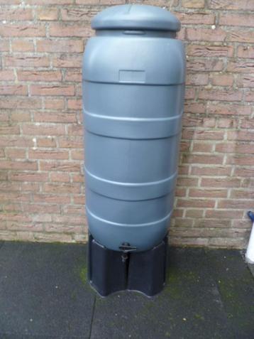 Regenton, antraciet, + kraantje en zwarte voet voor regenton beschikbaar voor biedingen
