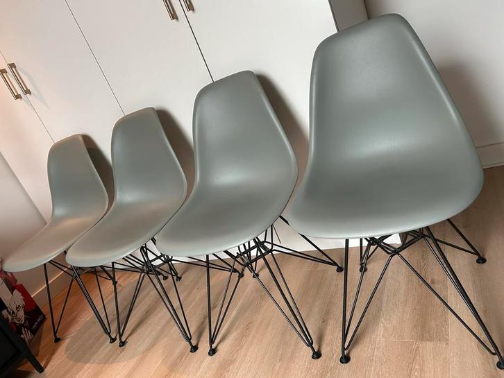 4 Originele Vitra Eames Stoelen - Moss Grey, Antiek en Kunst, Antiek | Meubels | Stoelen en Banken, Ophalen
