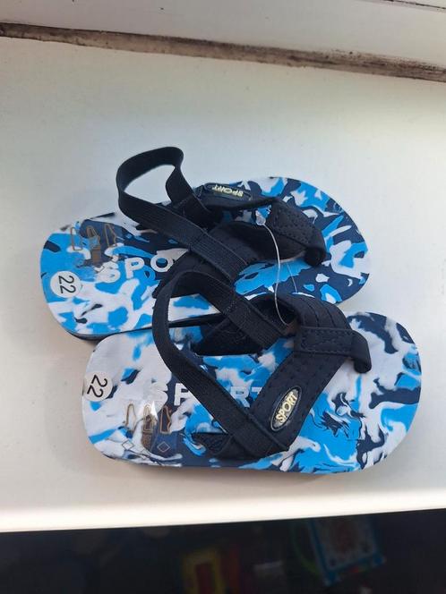 Splinter nieuwe blauwe teenslippers met hielbandje maat 22., Kinderen en Baby's, Kinderkleding | Schoenen en Sokken, Nieuw, Overige typen