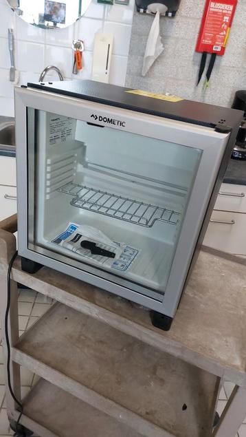 Compacte Dometic Koelkast - Ideaal voor Kleine Ruimtes! beschikbaar voor biedingen