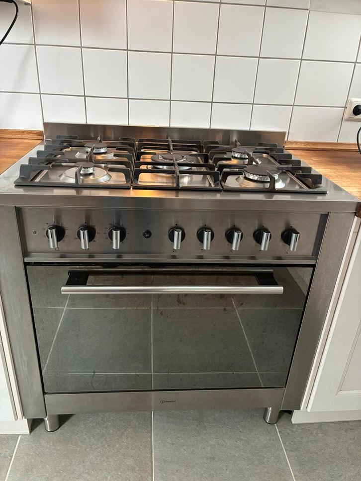 Indesit RVS Gasfornuis met Elektrische Oven, Witgoed en Apparatuur, Fornuizen, Gebruikt, Vrijstaand, Gas, 5 kookzones of meer