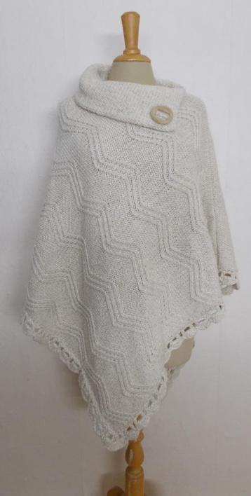 Mooie wol mix Portugese/folkore/outdoor beige poncho! L