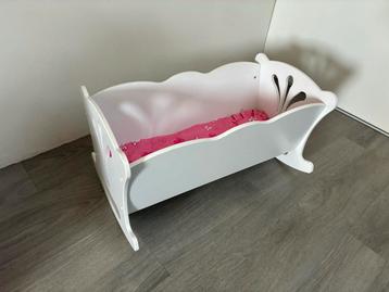 Schommelbedje / Poppenbedje beschikbaar voor biedingen