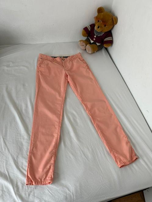 Unieke Tommy Hilfiger chino, Kleding | Heren, Broeken en Pantalons, Zo goed als nieuw, Maat 48/50 (M), Roze, Ophalen of Verzenden