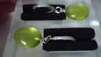 Nieuw zilveren oorbellen met groene peridot pegels, Hangers, Nieuw, Ophalen of Verzenden, Met edelsteen