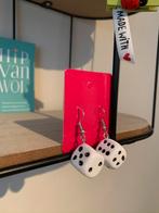 Dobbelstenen, Sieraden, Tassen en Uiterlijk, Oorbellen, Overige materialen, Hangers, Wit, Nieuw