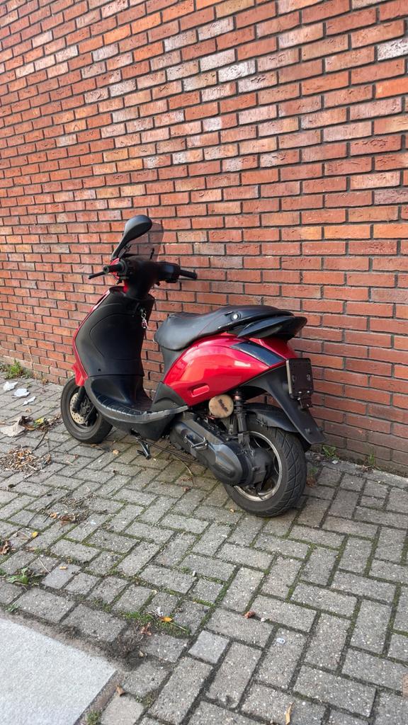 piaggio zip 172cc, Fietsen en Brommers, Scooters | Piaggio, Zo goed als nieuw, Zip, Maximaal 45 km/u, Tweetakt, Ophalen