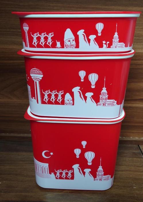Tupperware Blokbussen Istanbul 1,3L en 2,1L NIEUW Rood-Wit, Huis en Inrichting, Keuken | Tupperware, Nieuw, Bus of Trommel, Wit