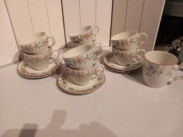 Wood and Sons.  Servies Spring Fields beschikbaar voor biedingen