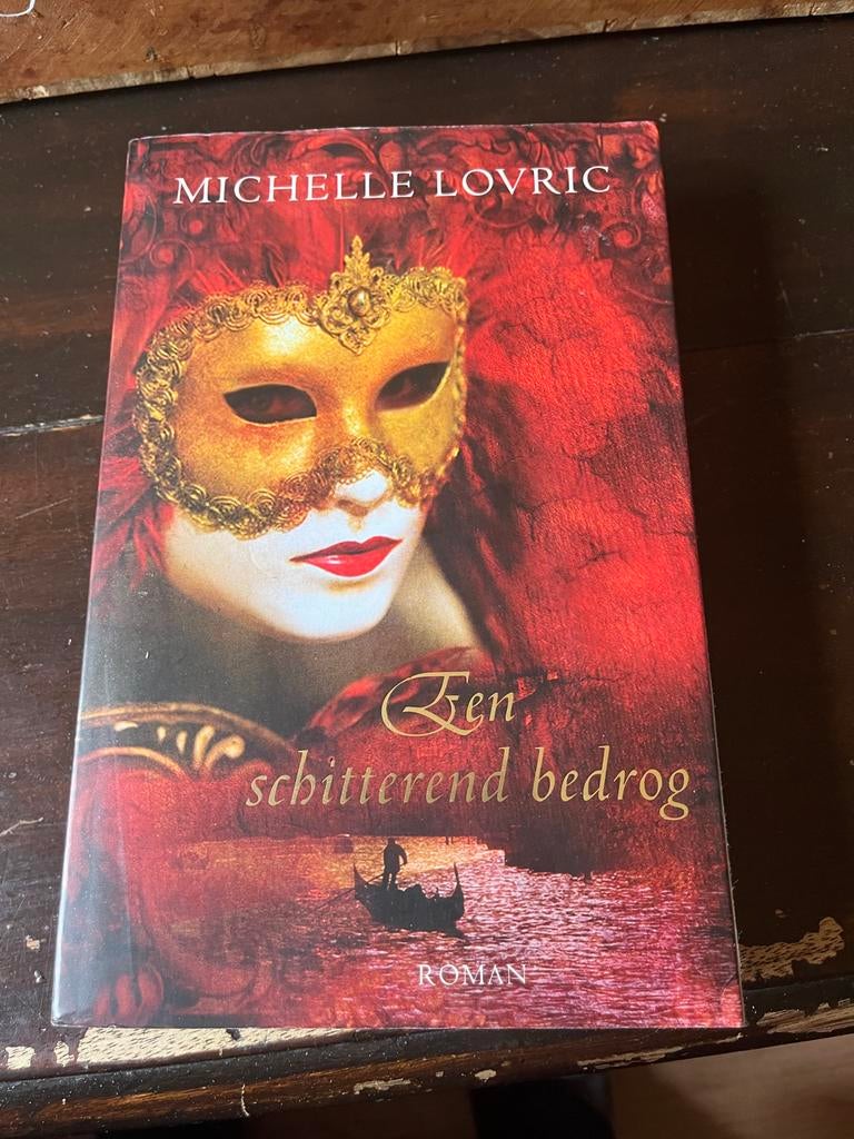 Een Schitterend Bedrog - Michelle Lovric, Ophalen of Verzenden, Gelezen, Nederland