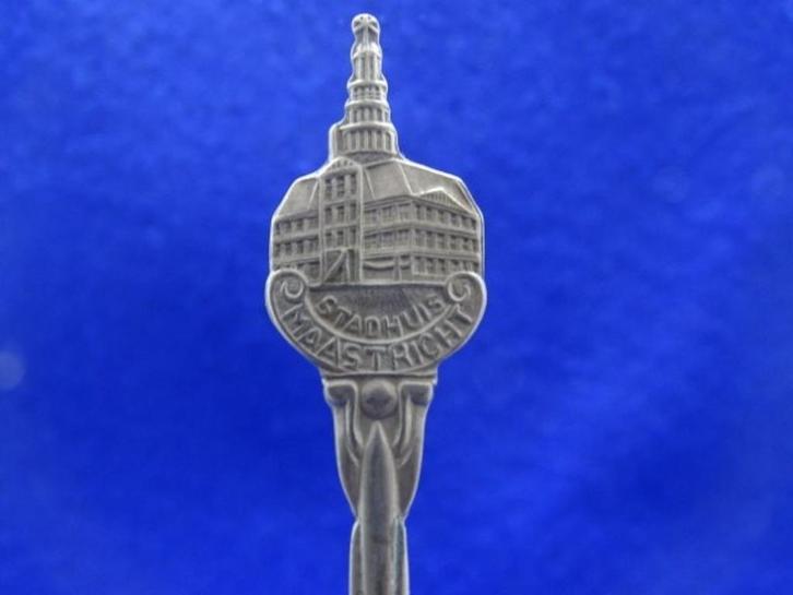 Lepeltje: Maastricht Gemeentehuis, Antiek en Kunst, Antiek | Bestek, Verzenden