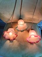3 glazen vintage hanglampjes met golvende gekleurde rand, Huis en Inrichting, Lampen | Hanglampen, Gebruikt, Art nouveau, Ophalen of Verzenden