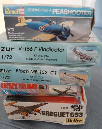 Vijf plastic bouwmodellen in schaal 1/72 beschikbaar voor biedingen