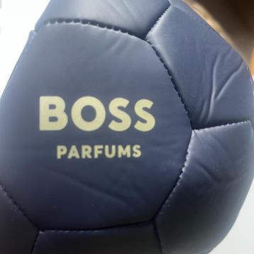 Voetbal met pomp van Hugo Boss Parfums beschikbaar voor biedingen