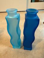 2 glazen vaasjes, turquoise en blauw in elkaar passend., Antiek en Kunst, Ophalen of Verzenden