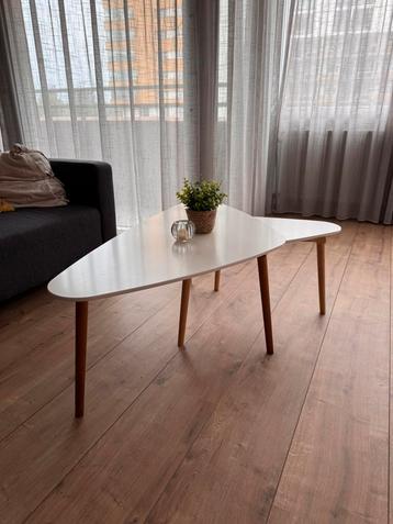 Tweedelige salontafel beschikbaar voor biedingen