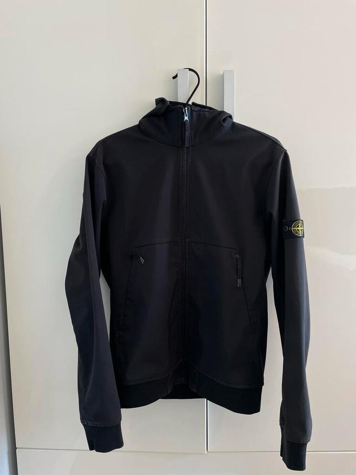 Stone Island Softshell Jas Zwart - Maat 170/14 jaar, Kinderen en Baby's, Kinderkleding | Overige, Zo goed als nieuw, Jongen, Ophalen of Verzenden