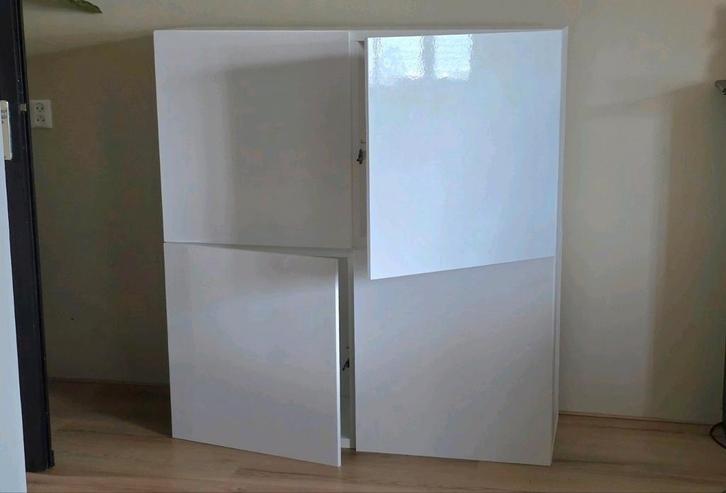 IKEA BESTÅ kasten – 2 stuks compleet met deuren & wandrails, Huis en Inrichting, Kasten | Dressoirs, Zo goed als nieuw, 50 tot 100 cm