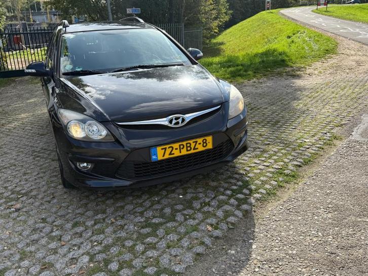 Hyundai i30 1.6 Crdi AUTOMAAT, Auto's, Hyundai, Bedrijf, i30, Diesel, D, Stationwagon, Automaat, Origineel Nederlands, Zwart, Voorwielaandrijving