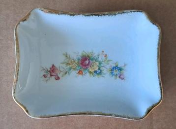 Porseleinen schaaltje, bloemmotief, 10,5x7,5x2 cm beschikbaar voor biedingen