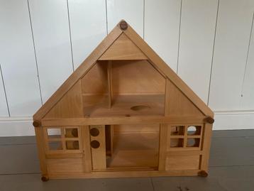 Houten Poppenhuis beschikbaar voor biedingen