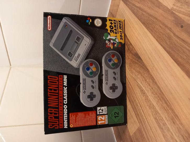 Classic Mini: Super Entertainment System, Spelcomputers en Games, Spelcomputers | Nintendo Super NES, Zo goed als nieuw, Met 2 controllers