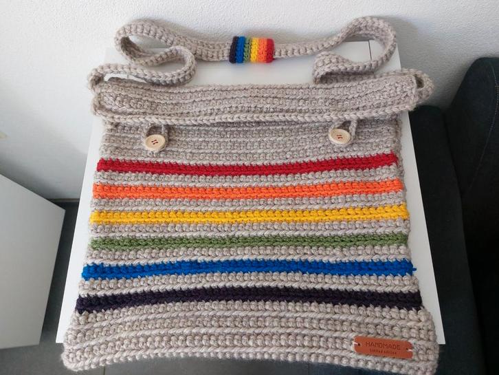 Zelfgehaakte Schoudertas regenboog/zand, Sieraden, Tassen en Uiterlijk, Tassen | Schoudertassen, Nieuw, Overige kleuren, Ophalen of Verzenden
