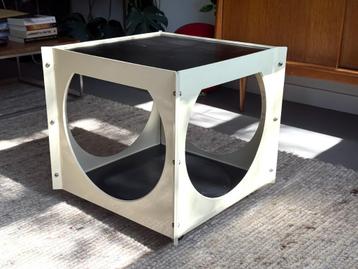 Space Age bijzettafel Bauhaus style jaren ’70 design trolley beschikbaar voor biedingen