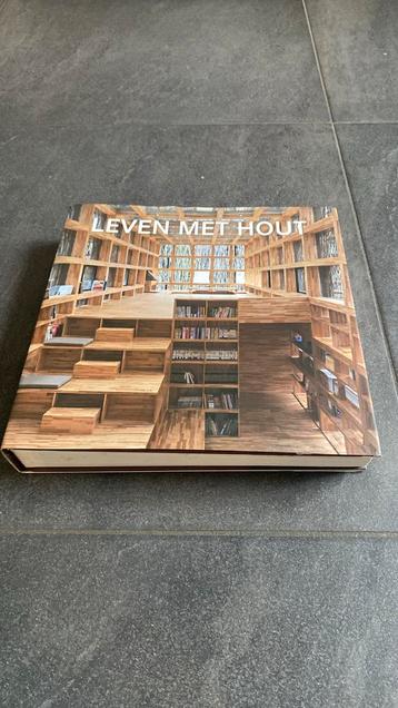 Boek Leven met hout 600 blz. beschikbaar voor biedingen