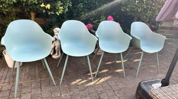 Kuipstoeltjes voor in de tuin of binnen beschikbaar voor biedingen